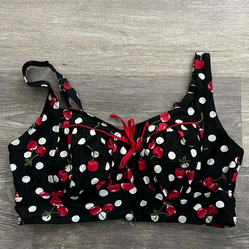 Torrid Retro Wireless Ruched Cups Bikini Top size 2 2xl 18-20